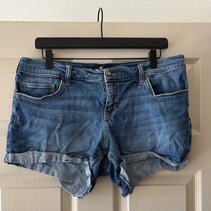 Hollister Low Rose Short 3” Size 32